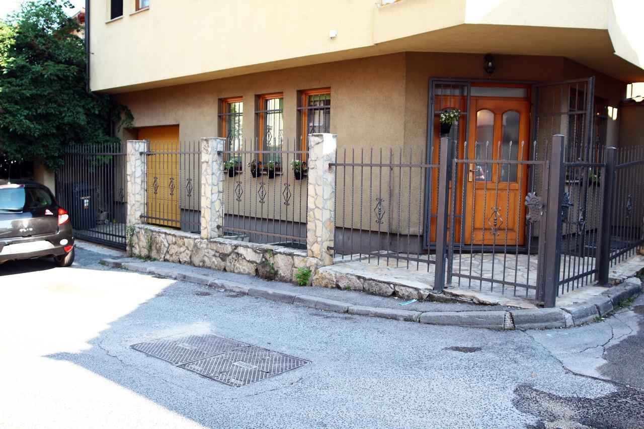 Green Bear SJJ Exterior photo